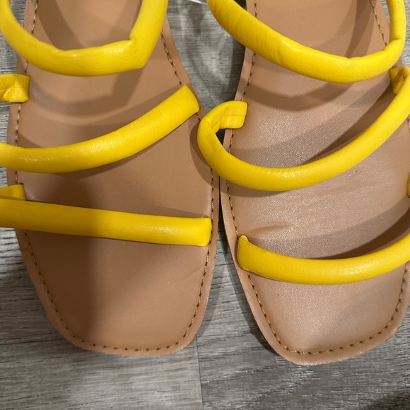A new Day YEllow Triple Strap Wren Sandals Womens NWT - Picture 3 of 4